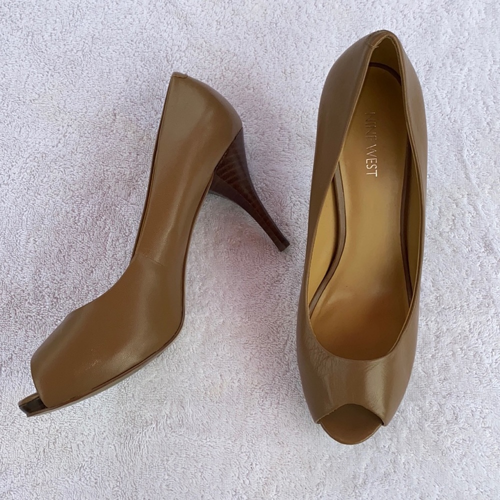 Nine West Kelsyo nude peep toe heels size 9.5